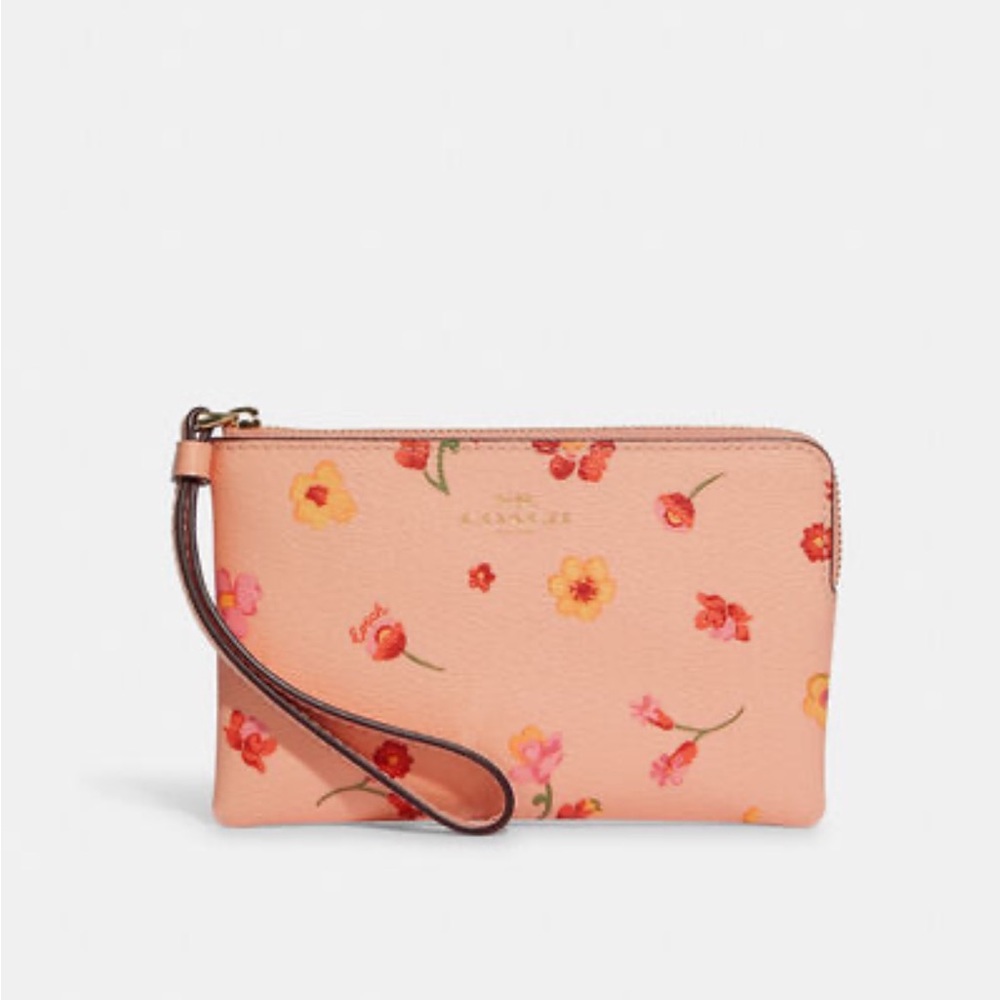 Coach Corner Zip Wristlet In Faded Blush